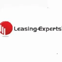 Logo firmy Leasing-Experts z czerwonym, okrągłym symbolem po lewej stronie, przedstawiającym trzy białe, pionowe słupki o różnej wysokości, na białym tle.