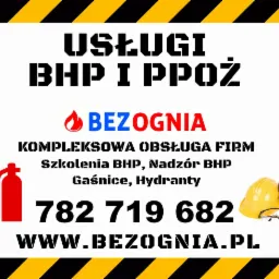 Grafika reklamowa firmy Bezognia oferującej usługi BHP i PPOŻ, z numerem telefonu i adresem strony internetowej, obok gaśnicy, kasku ochronnego i słuchawek ochronnych, obramowana żółto-czarnymi...