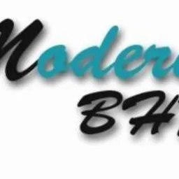 Logo firmy Modern BHP z czarnym napisem 'BHP' i turkusowym napisem 'Modern' na białym tle z cieniem.