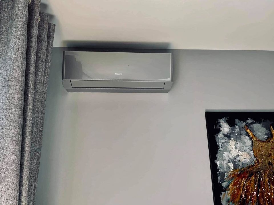 Montaż klimatyzacji GREE; model: AMBER STANDARD w kolorze SILVER o mocy 3,5 kW