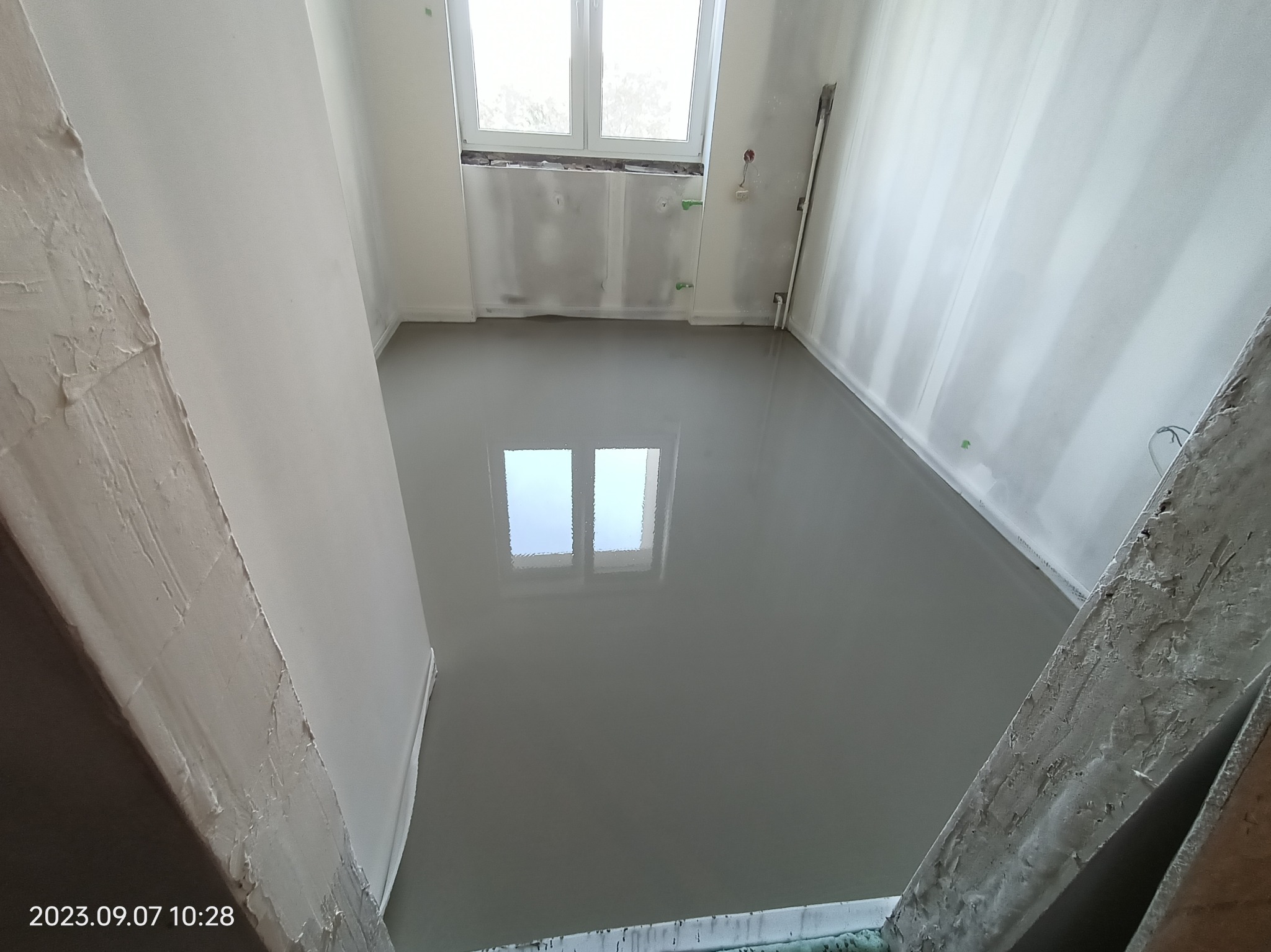 Zakończenie prac wylewania wylewki samopoziomującej