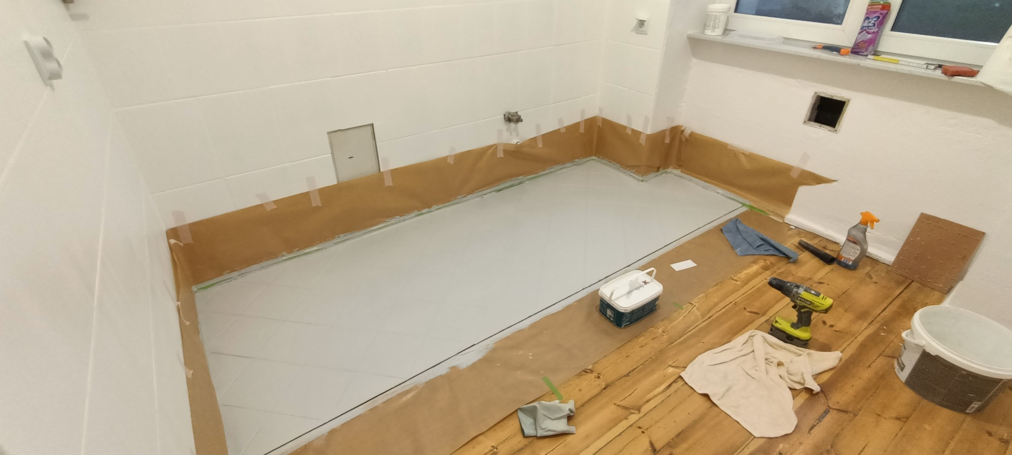 Renowacyjne malowanie płytek w kuchni