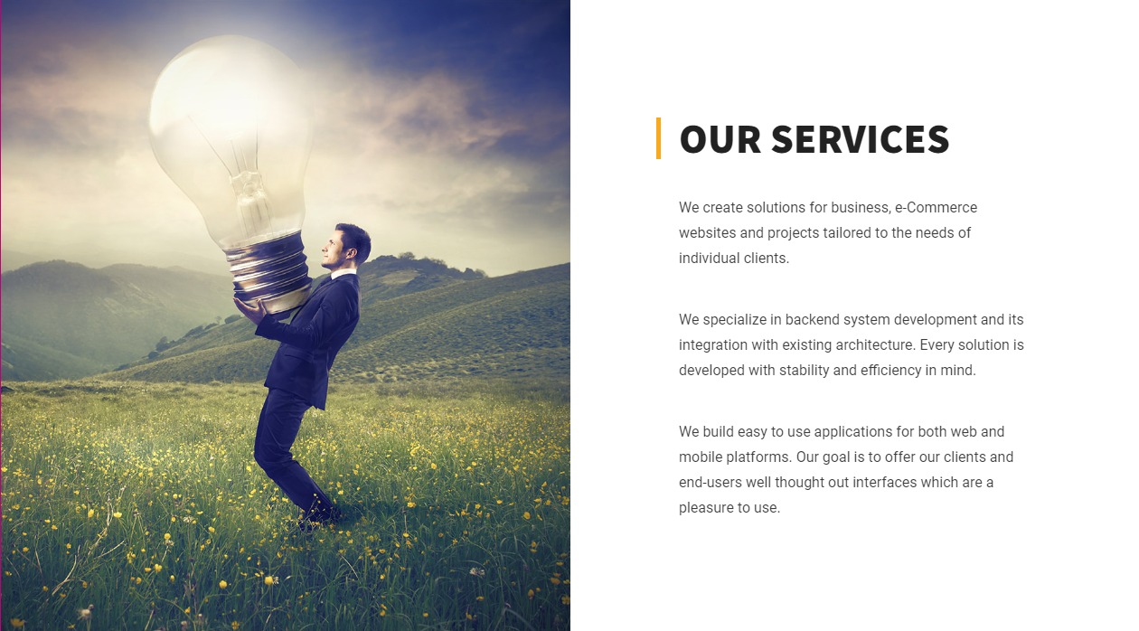 Mężczyzna w garniturze dźwiga ogromną żarówkę na tle zielonych wzgórz i kwitnącej łąki, symbolizując innowacyjne rozwiązania IT.