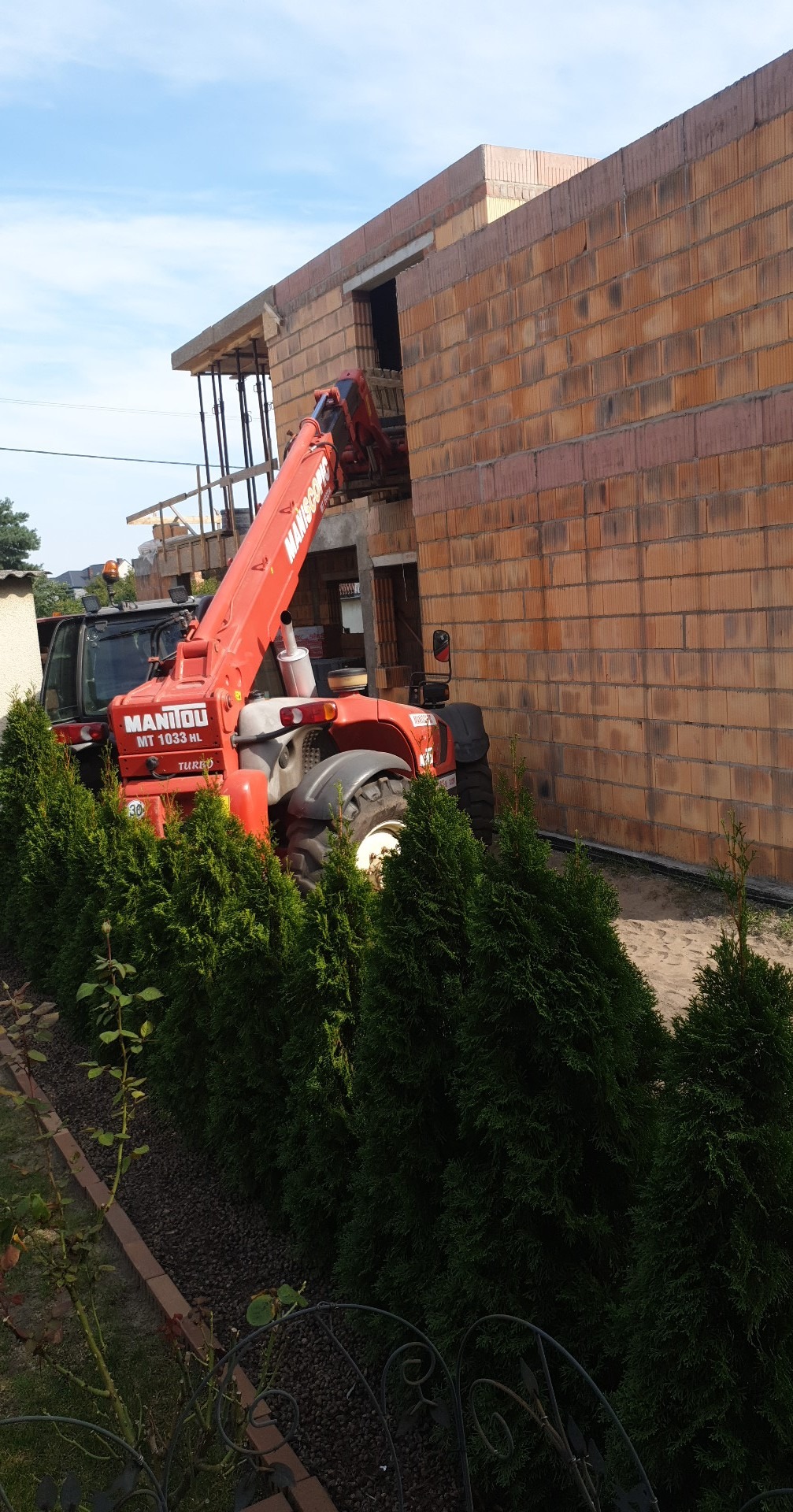 Profesionalny sprzęty przeznaczony dla budownictwa, dzięki któremu jesteśmy wstanie sprostać każdemu zadaniu .