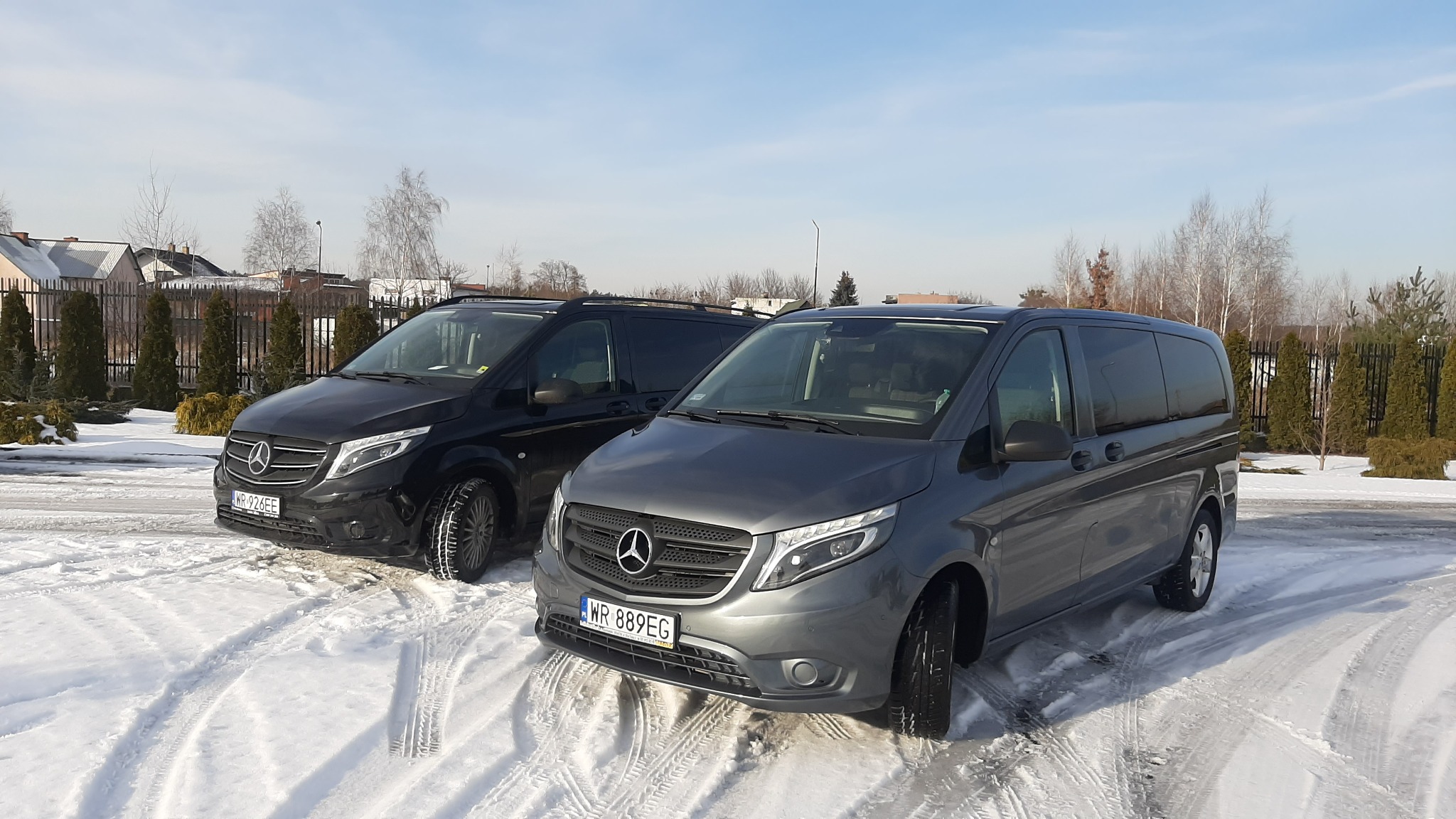 Mercedesy 116 , 8 +1 osób.