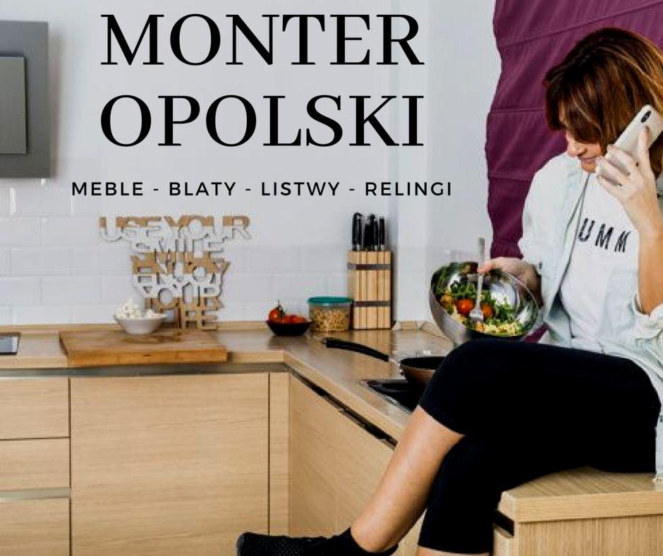 Kobieta siedzi na blacie kuchennym, rozmawia przez telefon i trzyma miskę sałatki, na blacie widoczne deska do krojenia, przyprawy, noże w stojaku, w tle napis 'MONTER OPOLSKI MEBLE - BLATY -...