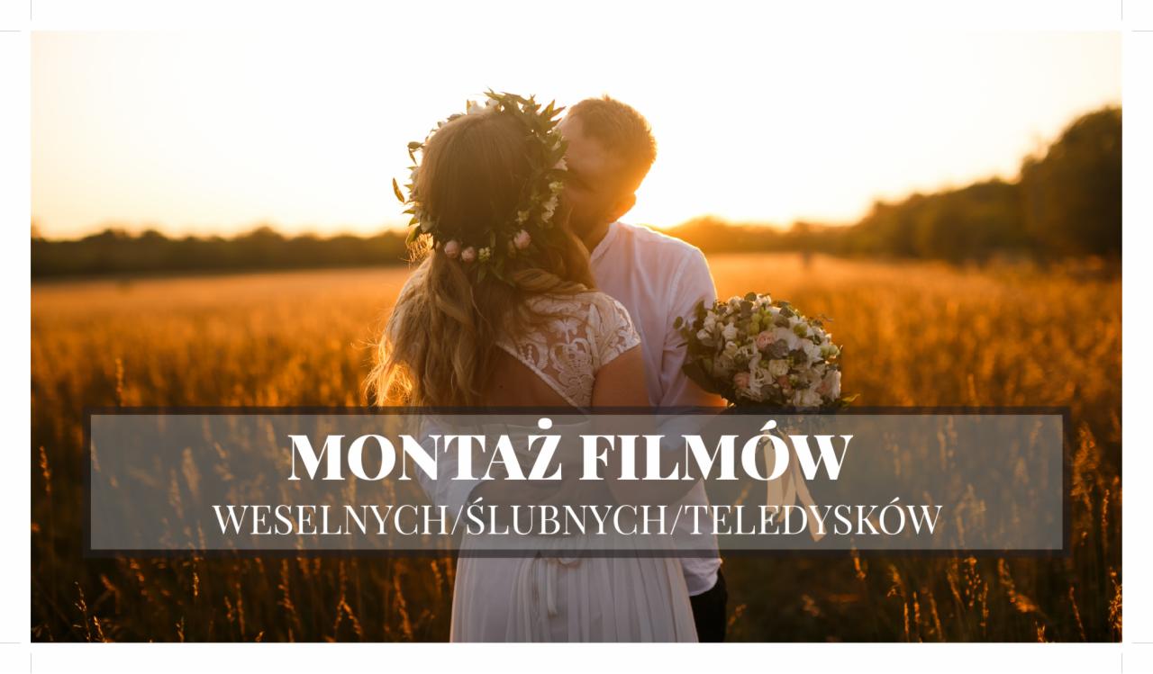 Para młoda w objęciach na tle zachodzącego słońca i pola pszenicy, panna młoda z wiankiem na głowie trzyma bukiet, widoczne plecy sukni z koronkowymi detalami.