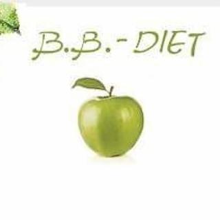 Zielone jabłko z listkiem na białym tle, nad nim napis B.B.-DIET w zielonej czcionce.