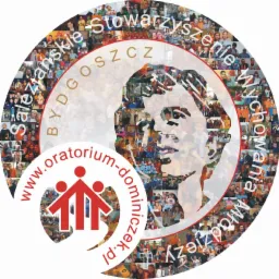 Okolicznościowy kolaż zdjęć w okręgu z wizerunkiem twarzy, logo i napisem 'Bydgoskie Salezjańskie Stowarzyszenie Wychowania Młodzieży www.oratorium-dominiczek.pl', zdjęcia przedstawiające różne...