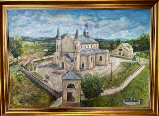 Obraz olejny przedstawiający kościół z dwoma wieżami na wzgórzu, otoczony murem i zielenią, w złotej ramie, z widocznym napisem '800 lat' w prawym dolnym rogu.