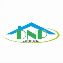 Logo firmy DNP Nieruchomości z niebieskim dachem i zielonym napisem otoczonym zieloną elipsą.