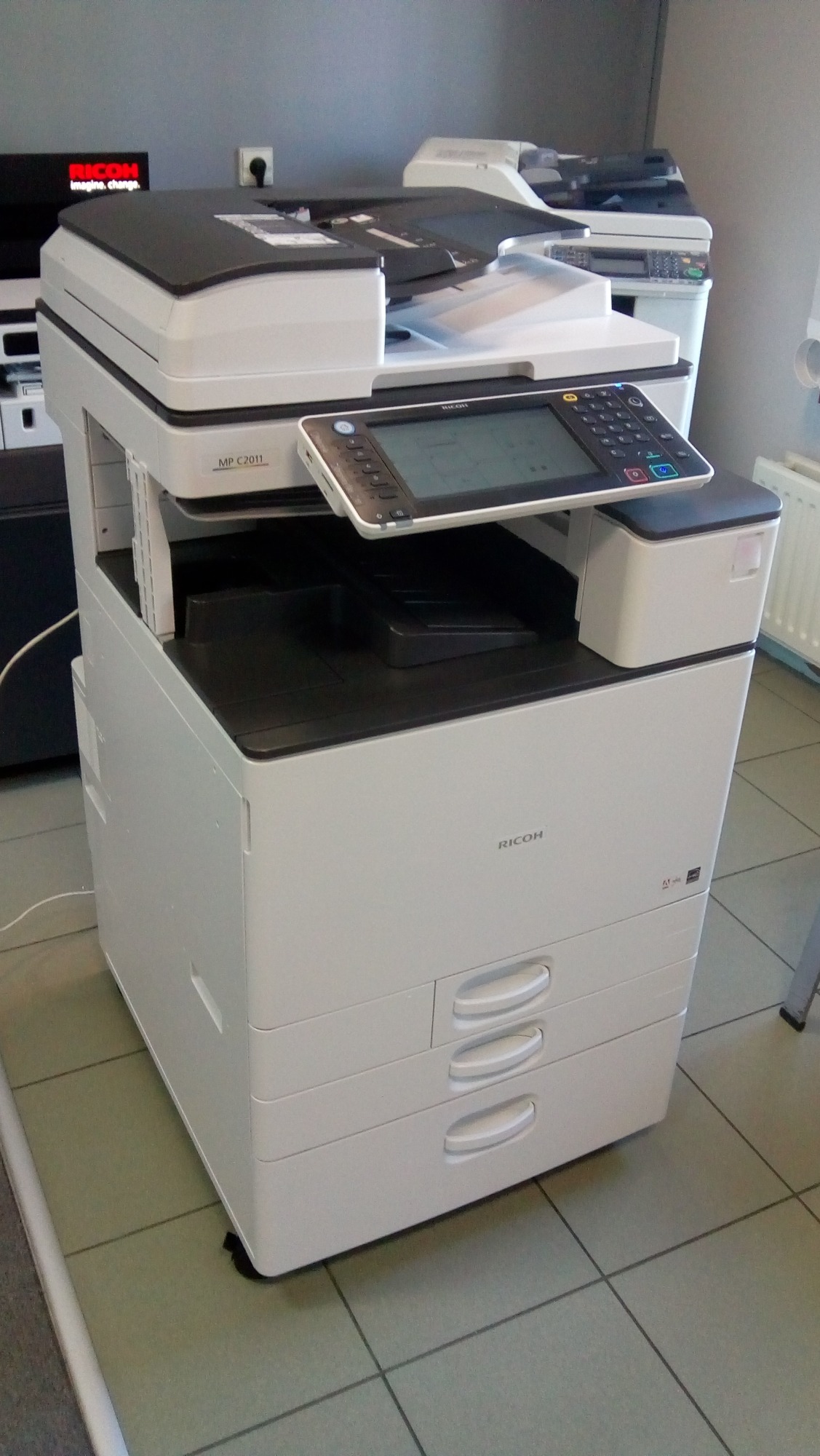 Niezawodna MP 2011 :) A4, A3, kolor, 20 stron na minutę. Najpopularniejsza wśród kolorowych urządzeń wielofunkcyjnych.