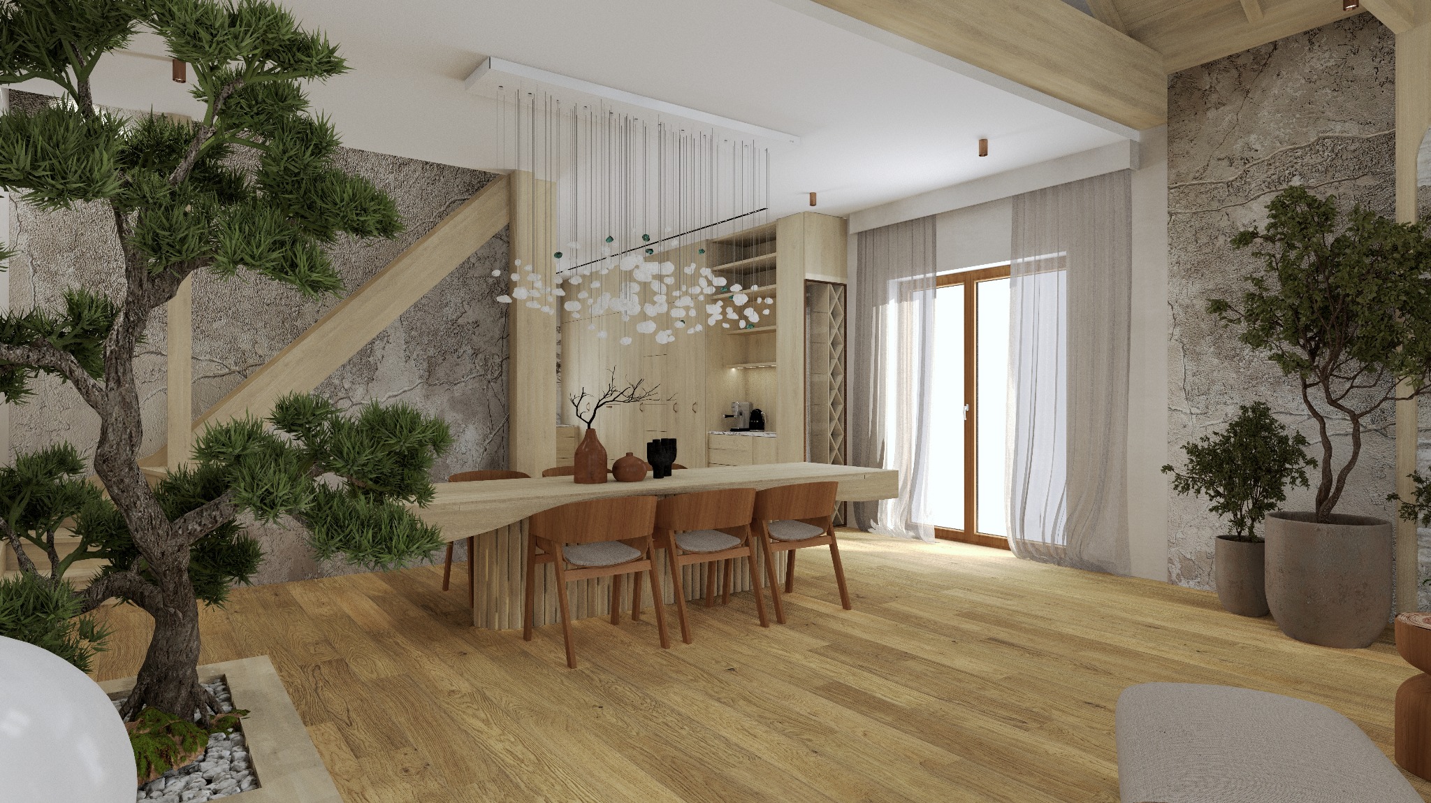 Jasna jadalnia w stylu japandi: drewniany stół, krzesła, podłoga. Lampa wisząca z okrągłych elementów. Schody z drewnianymi belkami. Dekoracyjne drzewka w donicach.