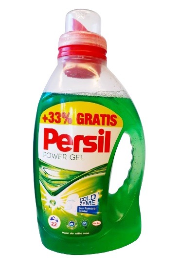 Butelka zielonego płynu do prania Persil Power Gel z napisem '+33% GRATIS' na białym tle, widoczna etykieta z informacjami o produkcie.