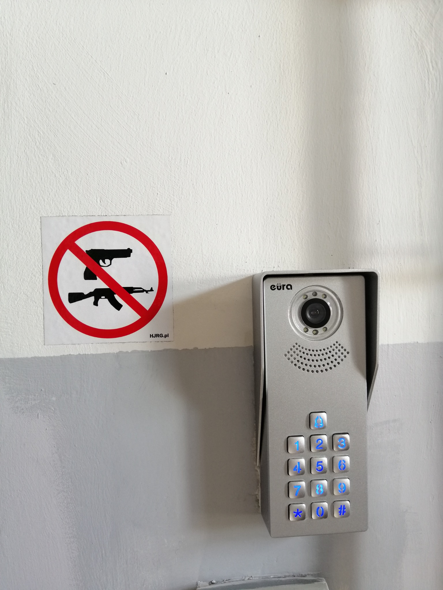 Montaż wideodomofonu w budynku biurowym w Zabrzu.