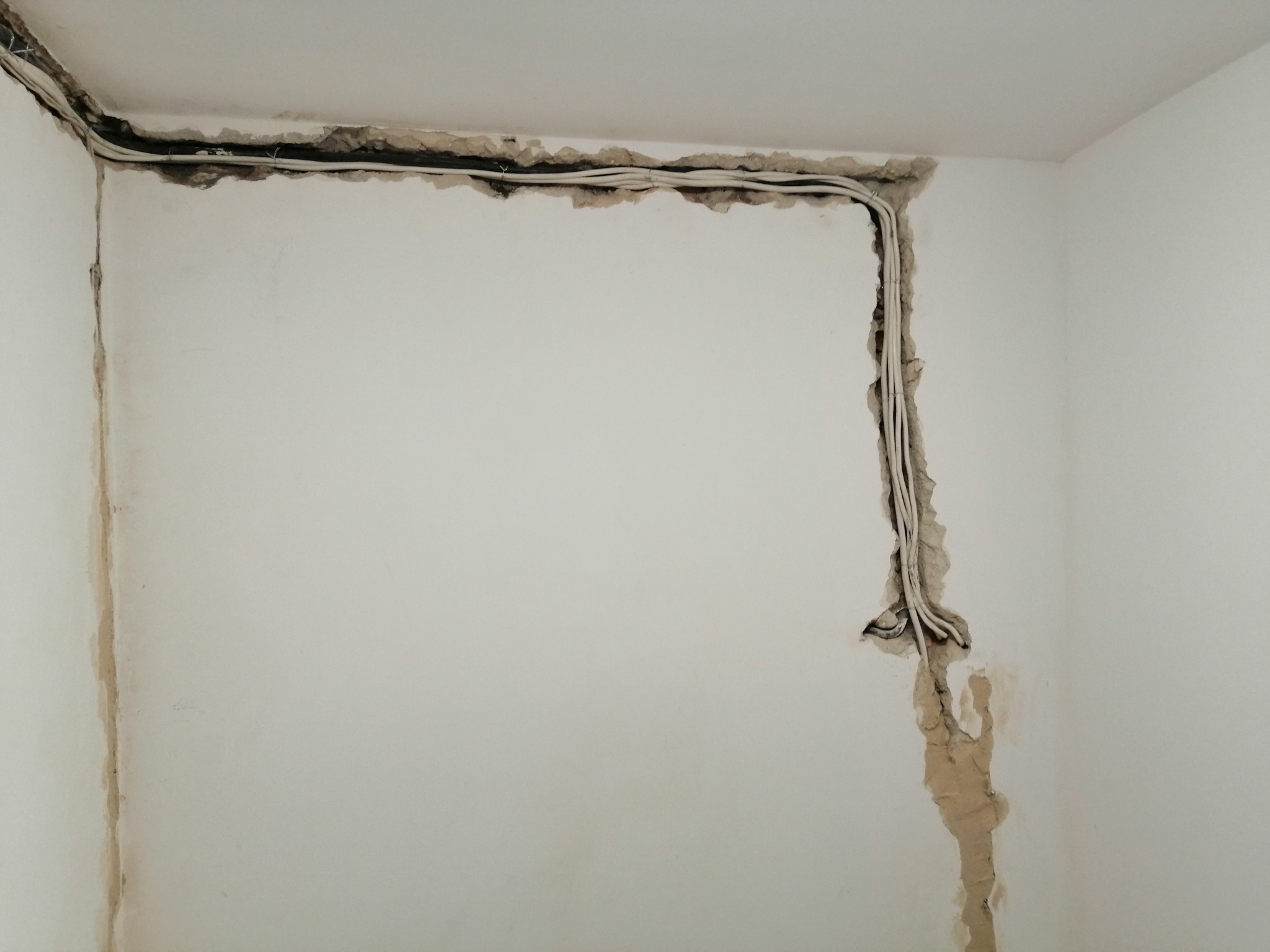 Naprawa istniejącej instalacji elektrycznej wykonana przez wykwalifikowanego elektryka Dom jednorodzinny Gliwice