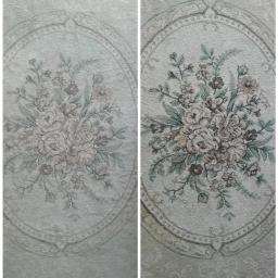 Clean-Up - Dywan z kwiatowym wzorem w owalnej ramie, widok przed i po czyszczeniu, różnica w intensywności kolorów.