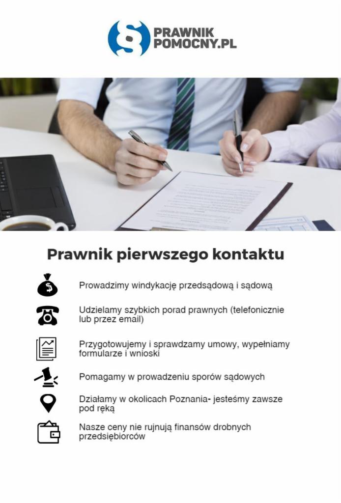 Dwóch prawników przy biurku podpisuje dokumenty, widoczny laptop, filiżanka kawy i logo firmy na górze obrazu.