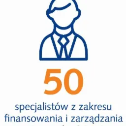 Ikona osoby w garniturze, liczba 50 w pomarańczowym kolorze, napis 'specjalistów z zakresu finansowania i zarządzania wierzytelnościami'.