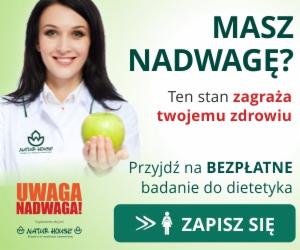 Uśmiechnięta kobieta w białym fartuchu lekarskim trzyma zielone jabłko na tle zielonego baneru z napisem 'Masz nadwagę?' i wezwaniem do zapisania się na bezpłatne badanie.