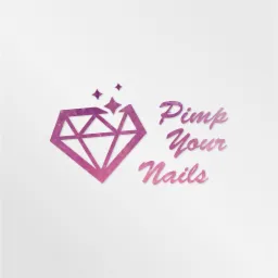 Różowy diament z trzema gwiazdkami i napisem 'Pimp Your Nails' na jasnoszarym tle, sugerujący usługi kosmetyczne.