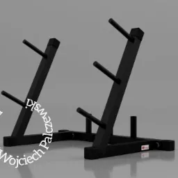 Czarny, metalowy stojak na obciążenia do ćwiczeń, widok z boku na szarym tle, z logo firmy w lewym dolnym rogu.