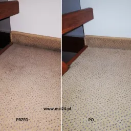 Schody pokryte beżową wykładziną dywanową, widok przed i po czyszczeniu, wyraźna różnica w odcieniu i czystości włókien.