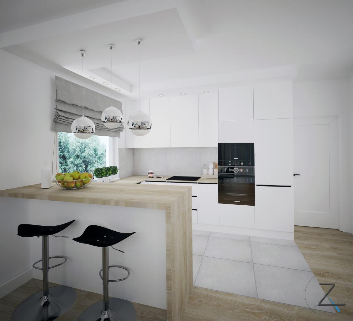 Nowoczesna, biała kuchnia z wyspą i dwoma czarnymi hokerami, oświetlona trzema wiszącymi lampami kulami. Na blacie wyspy misa z zielonymi jabłkami i butelka. Okno z szarą roletą rzymską w tle.