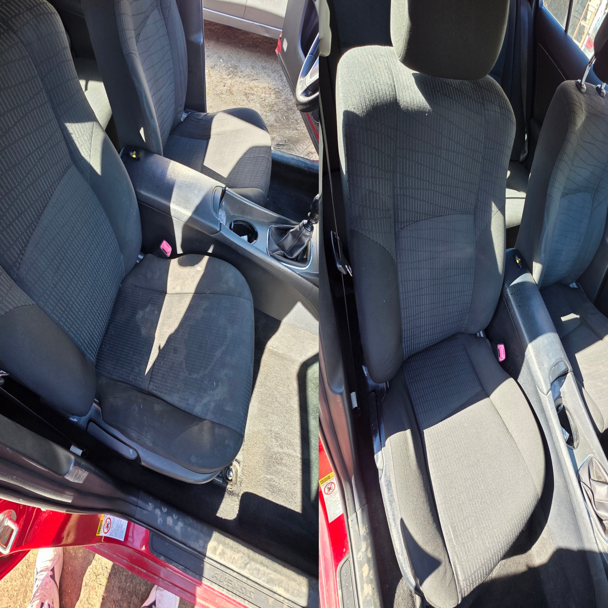 Tapicerka samochodowa przed i po czyszczeniu. Widoczne różnice w czystości foteli i dywaników. Ciemna, zabrudzona tapicerka po lewej, jaśniejsza i czysta po prawej.