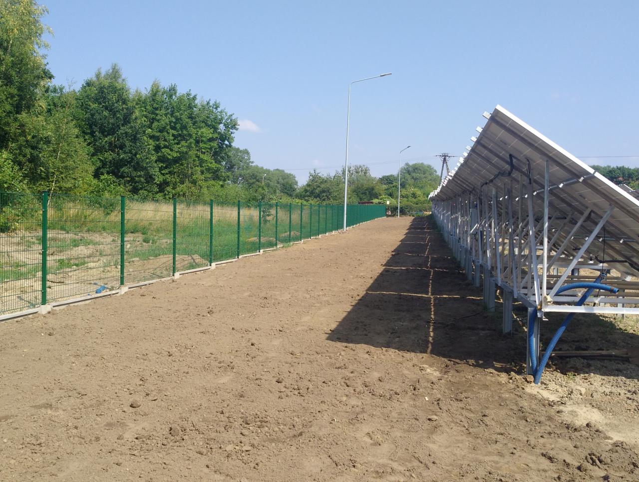 Farma fotowoltaiczna oraz ogrodzenie wraz z plantowaniem terenu