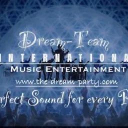 Grafika promocyjna zespołu muzycznego Dream-Team International z hasłem 'Perfect Sound for every Party' na tle stylizowanego tłumu i wzoru geometrycznego.
