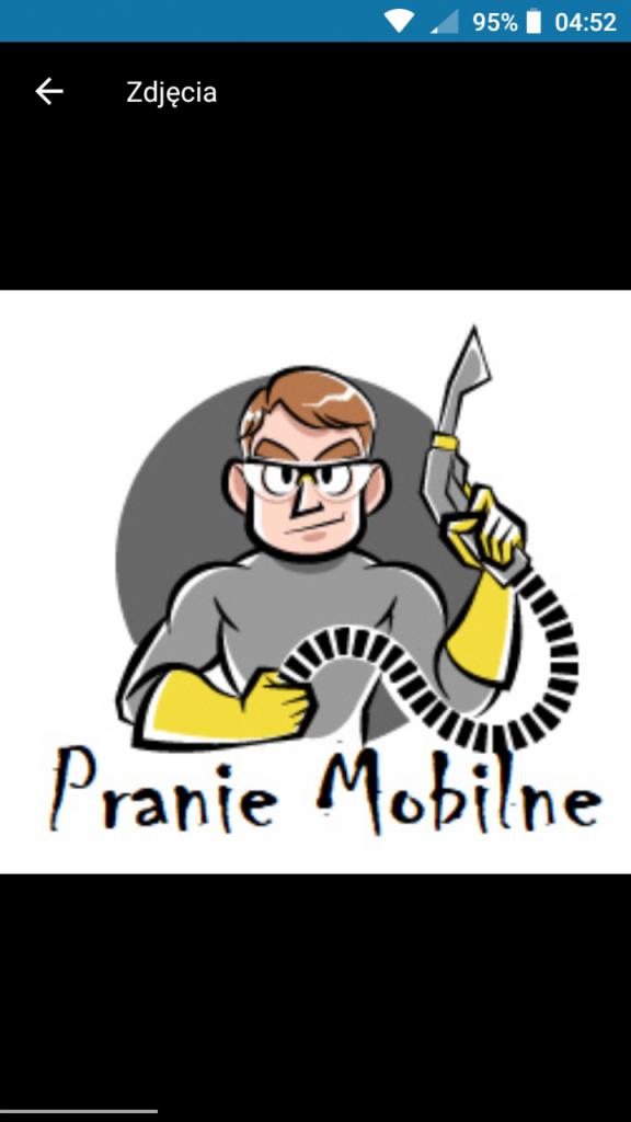 Kreskówkowy wizerunek mężczyzny w okularach i żółtych rękawicach trzymającego dyszę do czyszczenia, logo firmy z napisem 'Pranie Mobilne'.