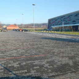 Realizacja parkingów przed halą widowiskowo-sportową w Koszalinie