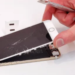 Wymiana zbitych wyświetlaczy w smartfonach