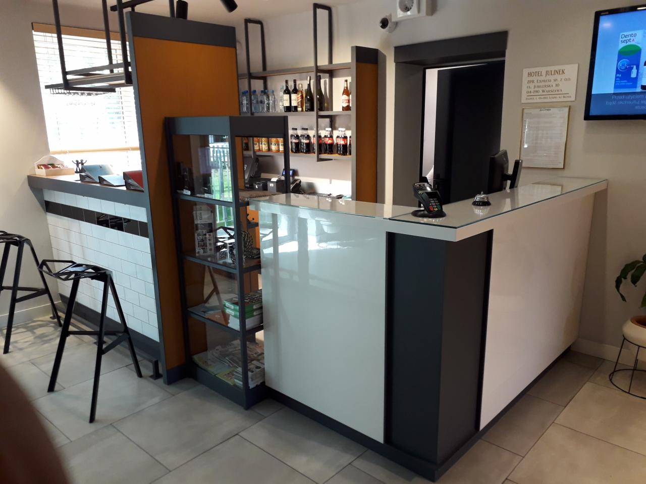 Recepcja hotelowa w Hotelu Julinek ***