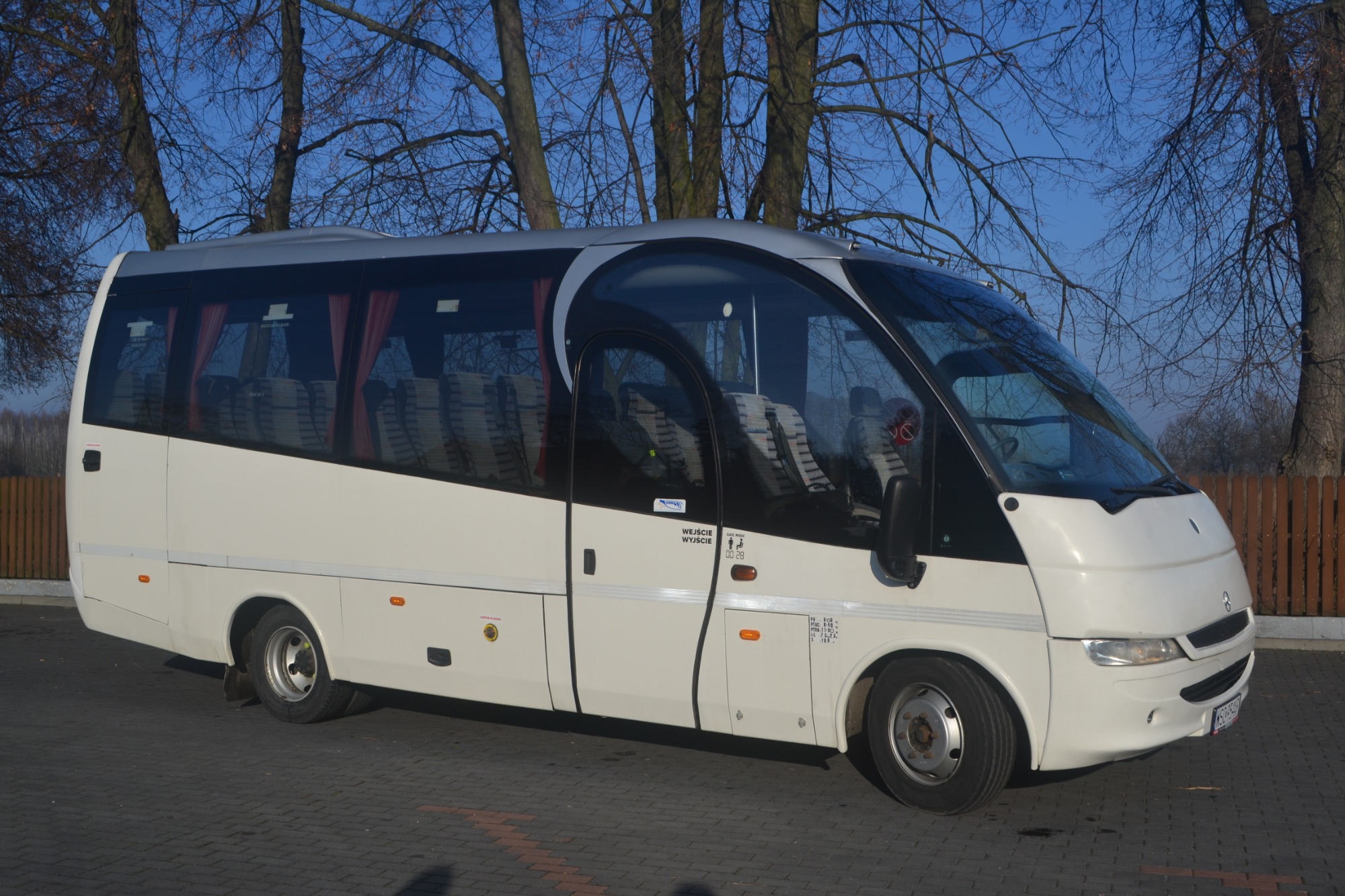 Mercedes Mago 27+kierowca