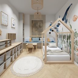 Dolecińska Projekt DARIA DOLECIŃSKA - Pokój dziecięcy w stylu morskim: łóżko domek, regał z szufladami, okrągły dywanik z uśmiechem, tapeta z motywem oceanu, drewniane meble i lampy z wikliny.