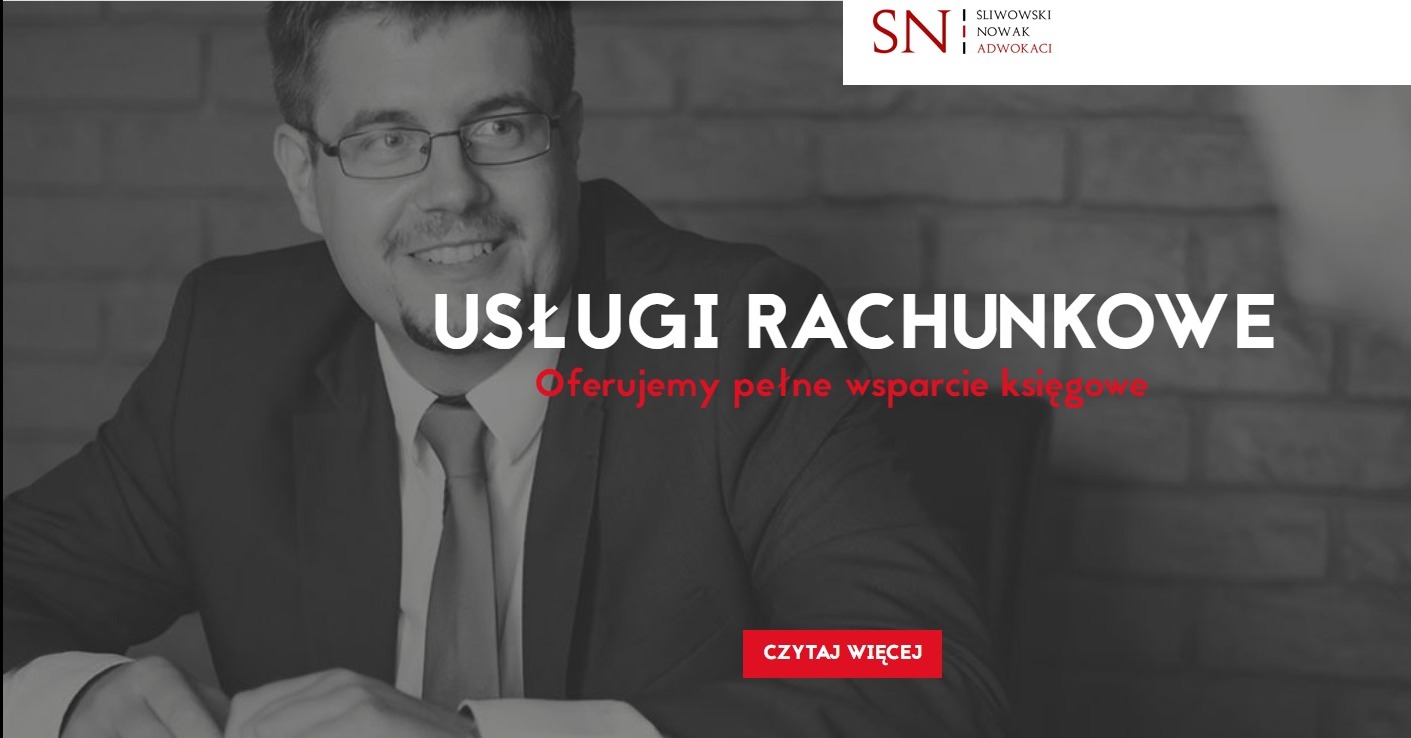 Czarno-białe zdjęcie adwokata w okularach, z napisem 'Usługi Rachunkowe' i logo firmy. Uśmiechnięty mężczyzna w garniturze, ceglana ściana w tle, napis 'Czytaj więcej'.