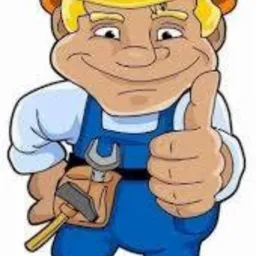 Karykaturalny robotnik budowlany w żółtym kasku i niebieskim kombinezonie, z narzędziami w pasie, pokazujący kciuk w górę.