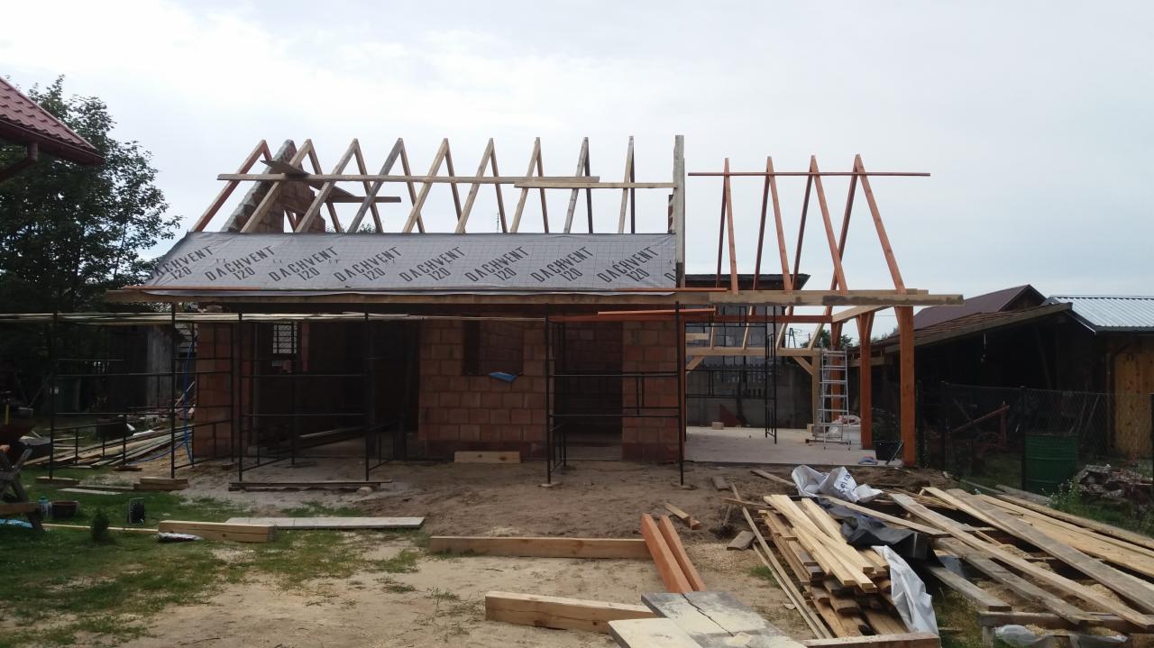 dachy na budynkach dwu spadowe