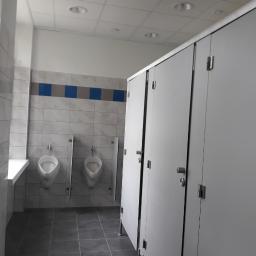 Kompleksowy remont łazienek w szkole podstawowej w Czernicy