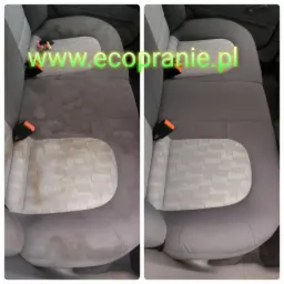 Porównanie tylnej kanapy samochodowej przed i po czyszczeniu, widoczne różnice w kolorze i czystości tapicerki.