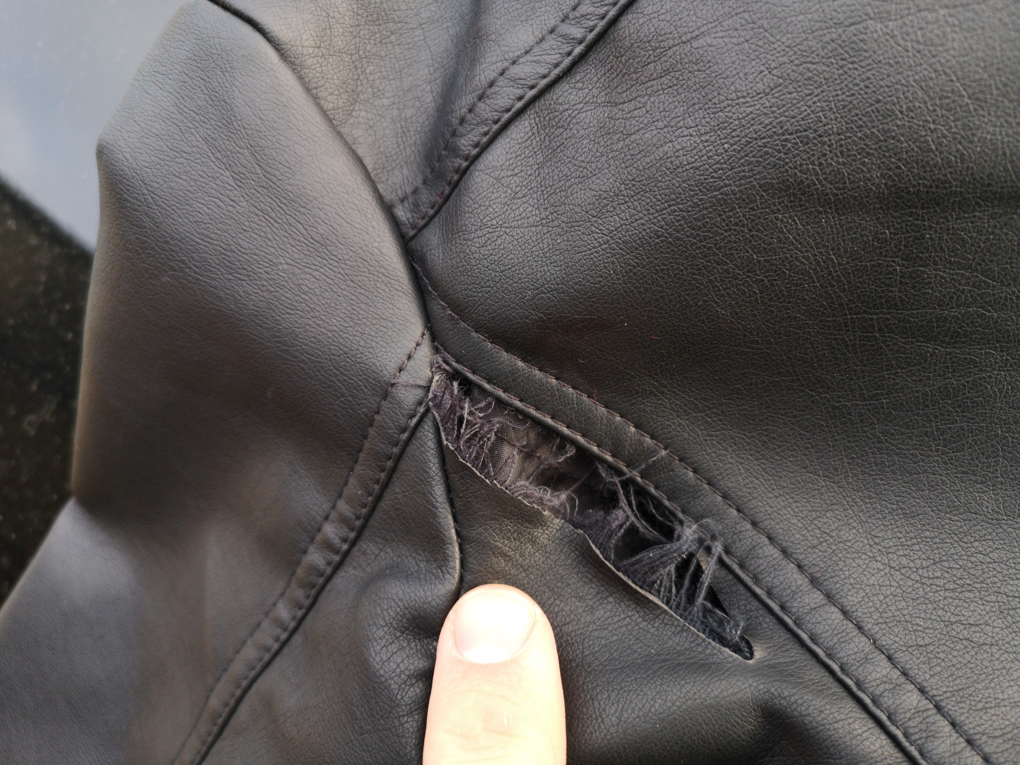 Naprawa odzieży skórzanej (ekoskóra) - przed