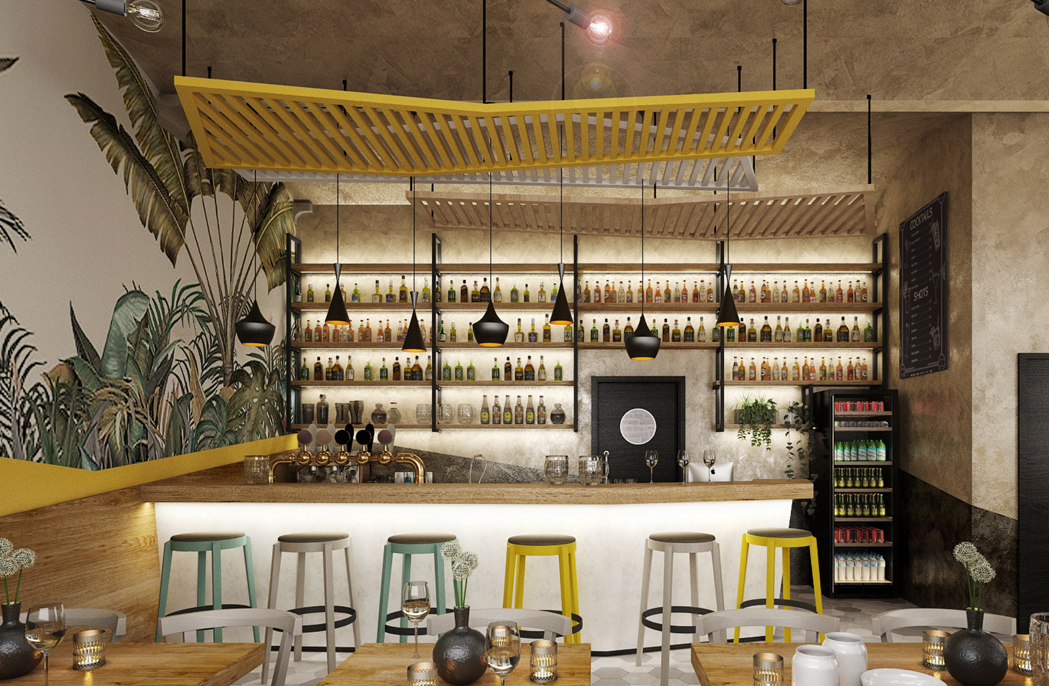 Nowoczesny bar z tropikalną tapetą, żółtymi akcentami i rzędami butelek na półkach podświetlonych wiszącymi lampami.