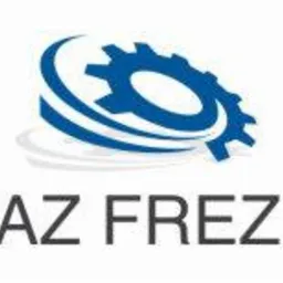 Niebieskie logo firmy AZ FREZ przedstawiające koło zębate z zakrzywioną linią sugerującą ruch, na białym tle.