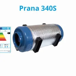 Rekuperator Prana 340S z etykietą energetyczną A+ na białym tle, widoczne czarne uchwyty montażowe.