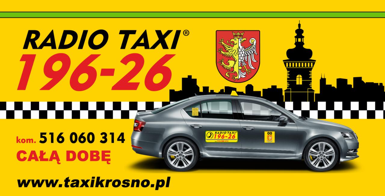 Grafika reklamowa Radio Taxi z szarym samochodem na żółtym tle z sylwetką miasta i numerem telefonu.