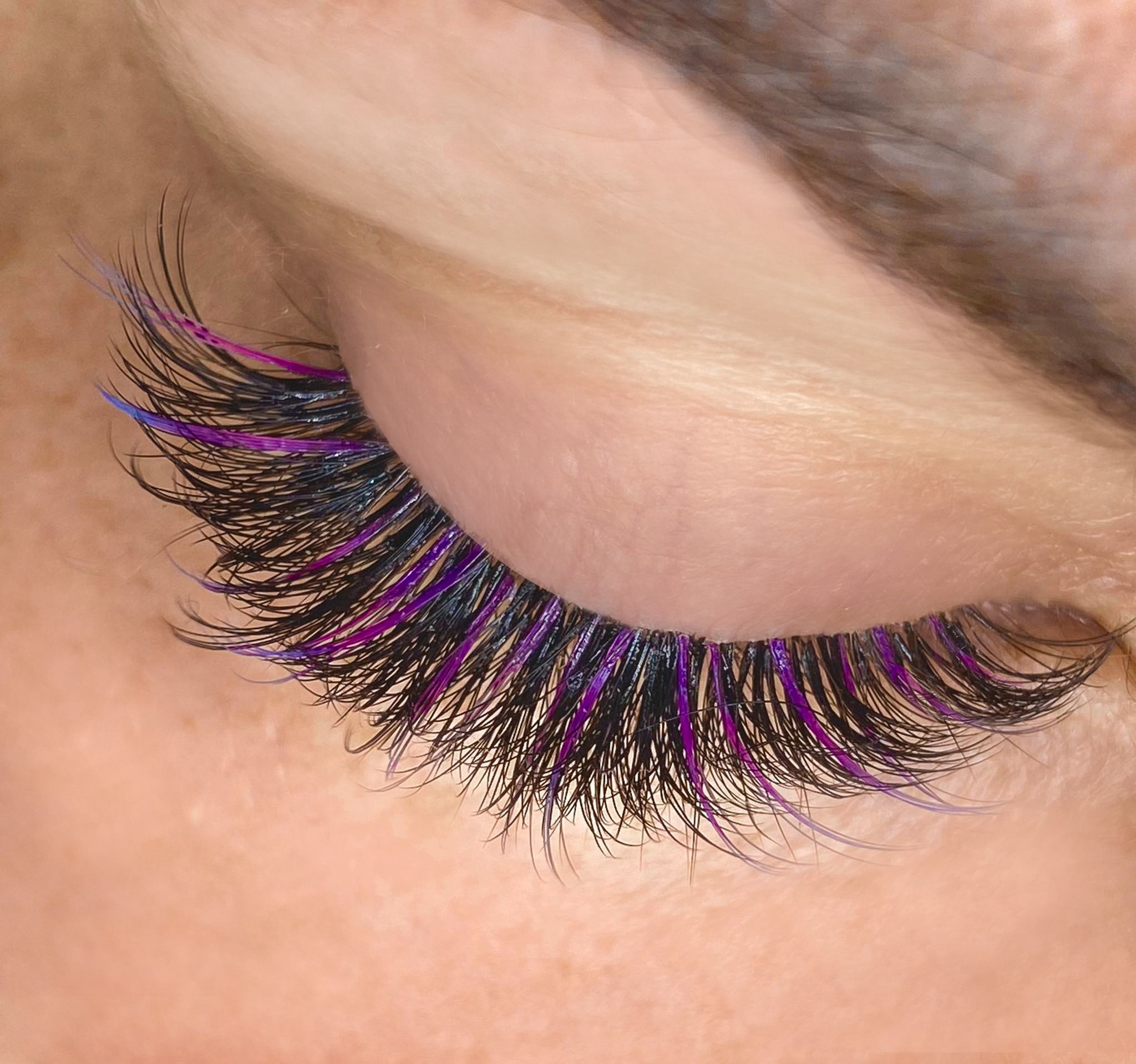 Kolorowe rzęsy ombre.