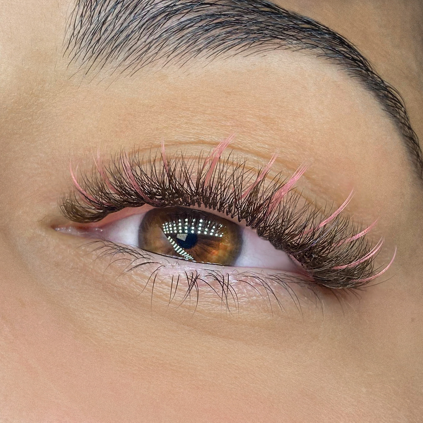 Oprawa oczu z rzęsami Sophie Pink Goddess Lashes.