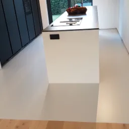 Żywica poliuretanowa w kolorze 7035 plus lakier satynowy